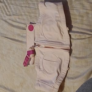 New Simple Wishes Hands-free breast pump bra, Fits Xs to M